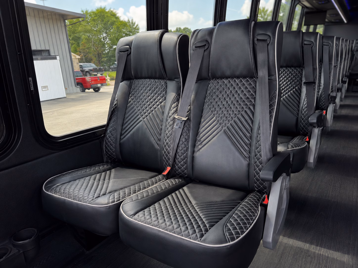 airport transfers between bdl berlin and newington